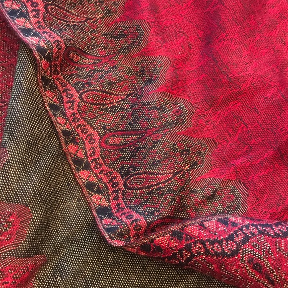 Red and Green Thin Wrap/Shawl or Oversized Scarf - Picture 4 of 4